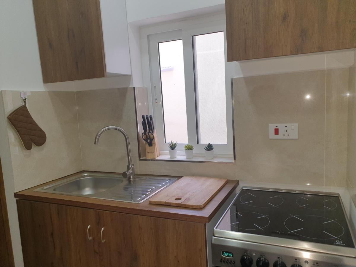 Modern Apartment In Central Bugibba 圣保罗湾城 外观 照片