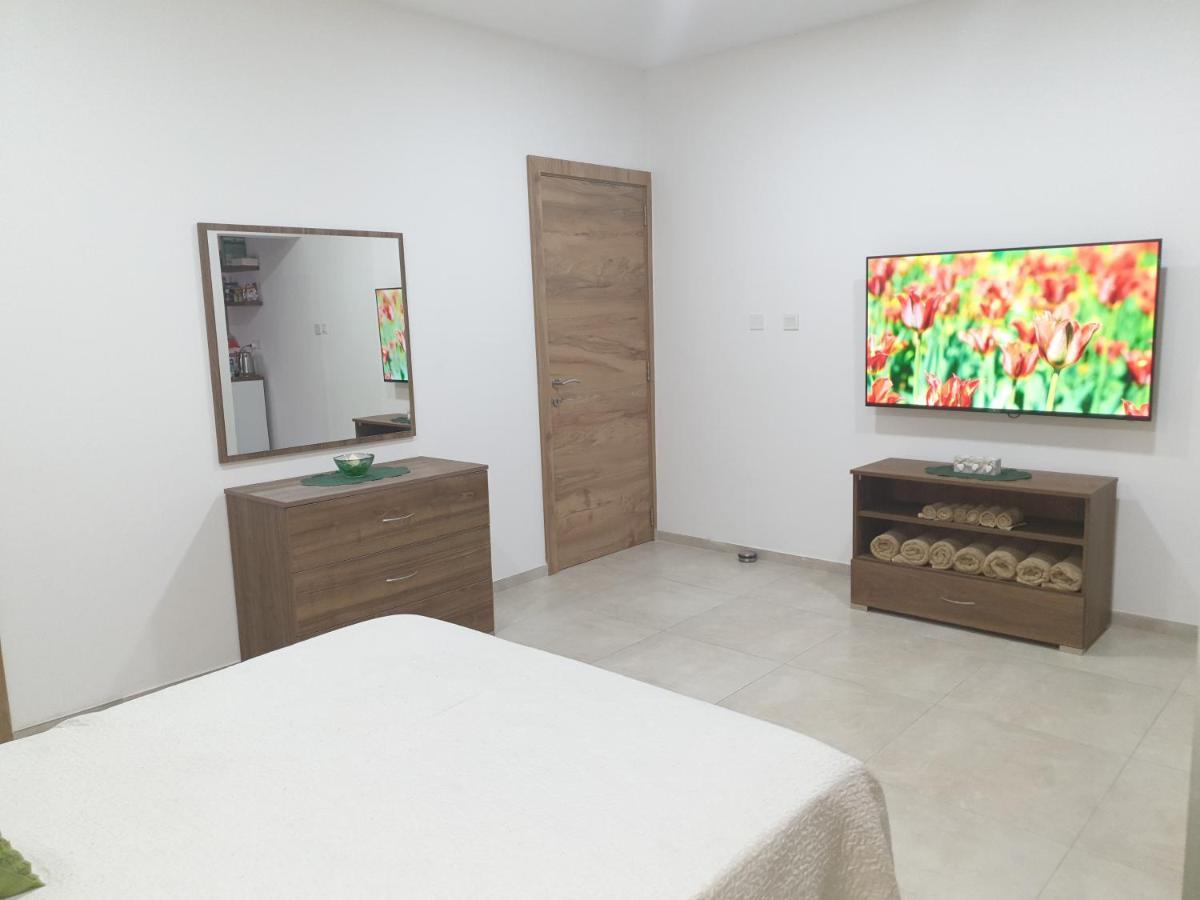Modern Apartment In Central Bugibba 圣保罗湾城 外观 照片